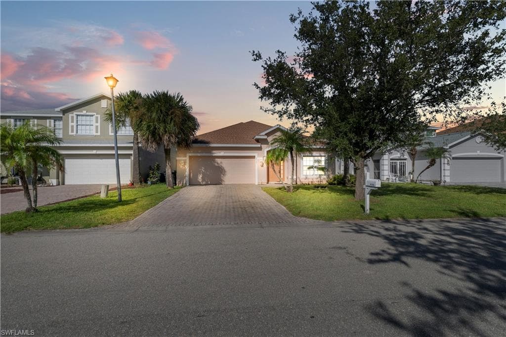 8125 Silver Birch WAY LEHIGH ACRES, FL 33971
