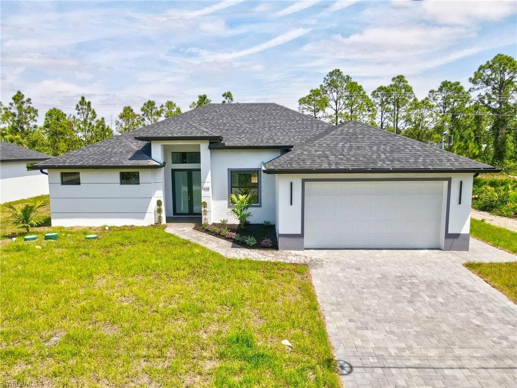 1025 Gladys ST LEHIGH ACRES, FL 33974