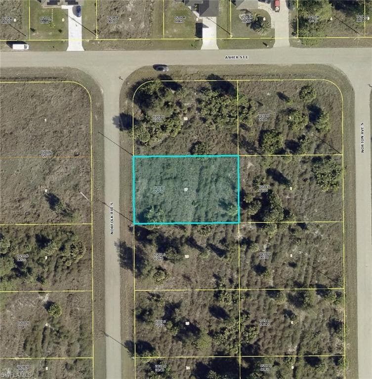 909 Norfolk AVE S LEHIGH ACRES, FL 33974