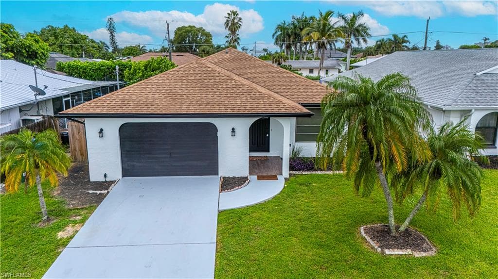 758 105th AVE N NAPLES, FL 34108