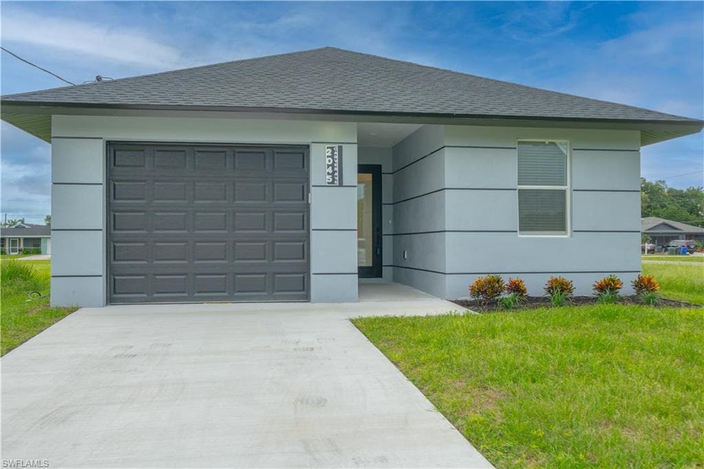 2045 Carver AVE FORT MYERS, FL 33916