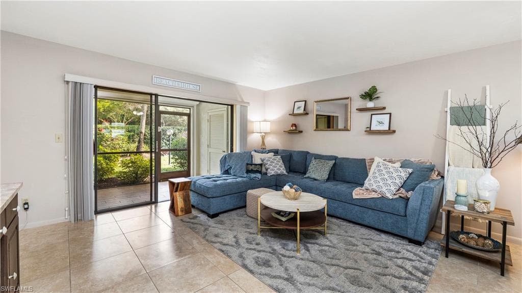 2904 Kings Lake BLVD 2904 NAPLES, FL 34112