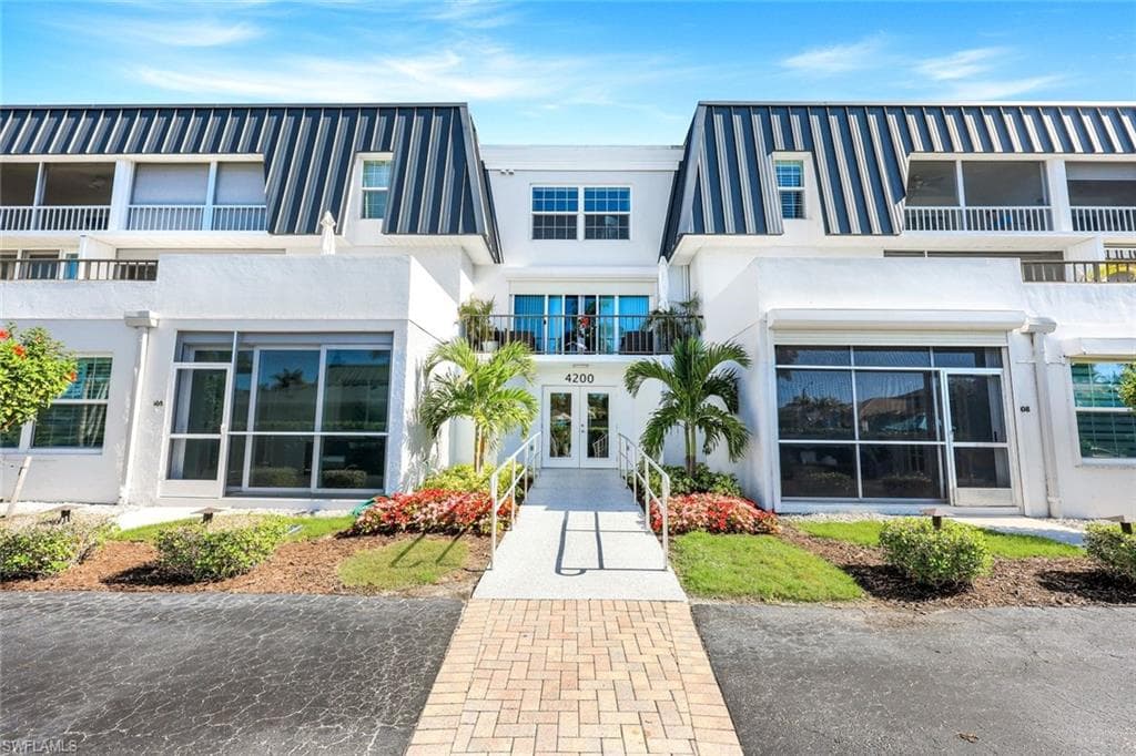 4200 Belair LN 316 NAPLES, FL 34103