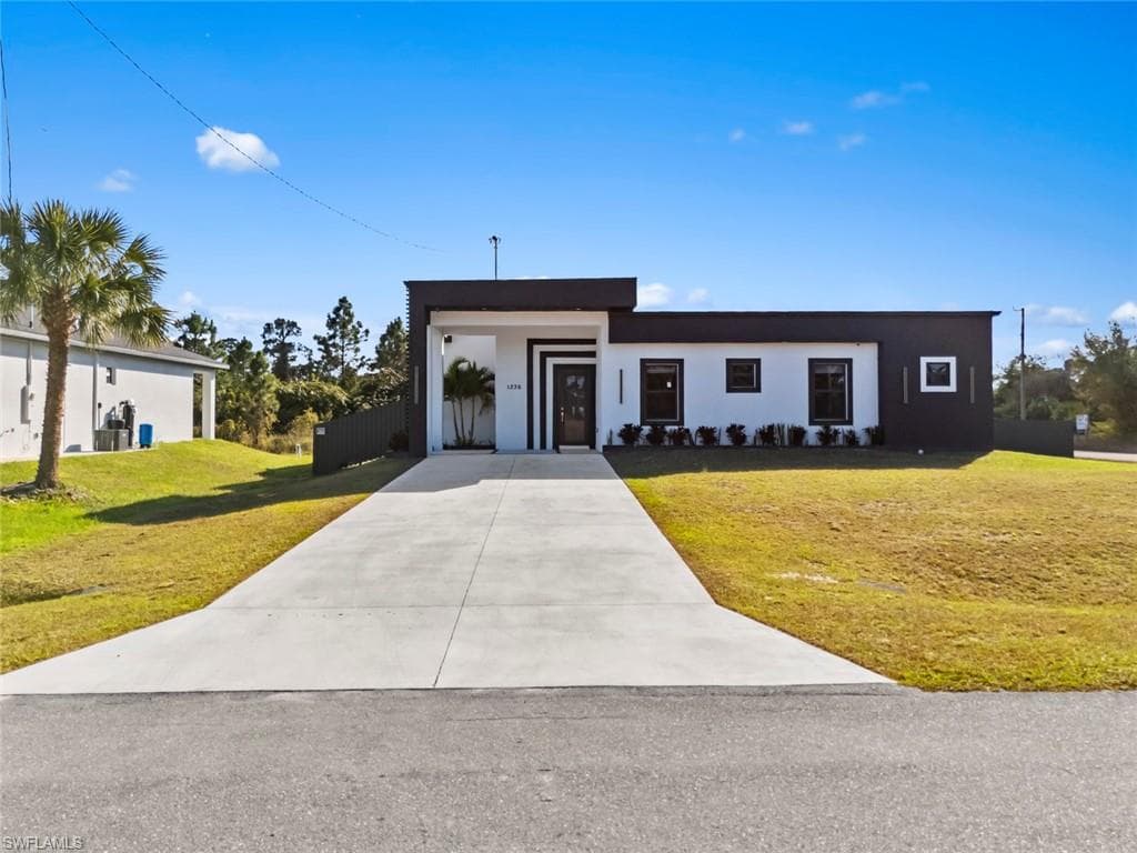 1236 County ST E LEHIGH ACRES, FL 33974