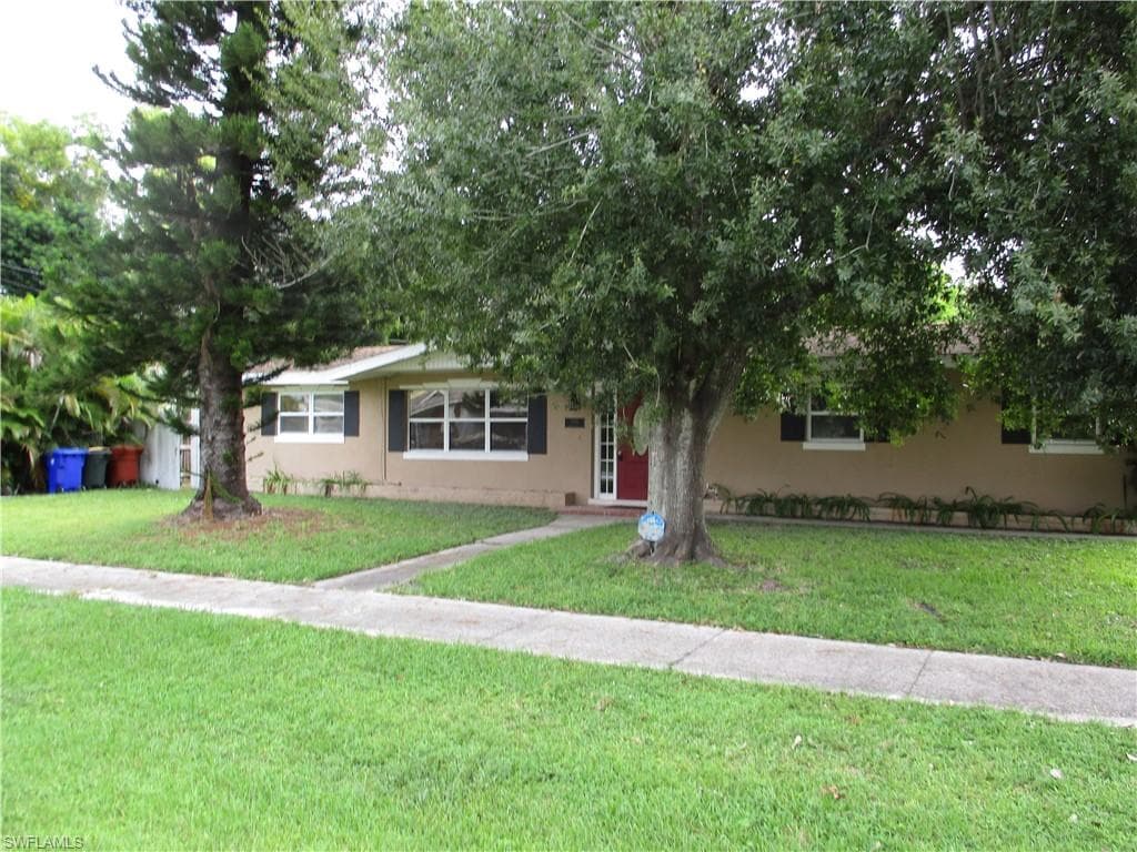 3745 Maxine ST FORT MYERS, FL 33901