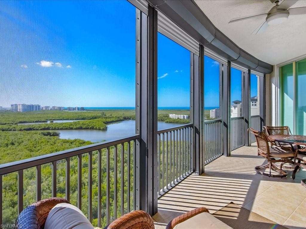 425 Cove Tower DR 1601 NAPLES, FL 34110
