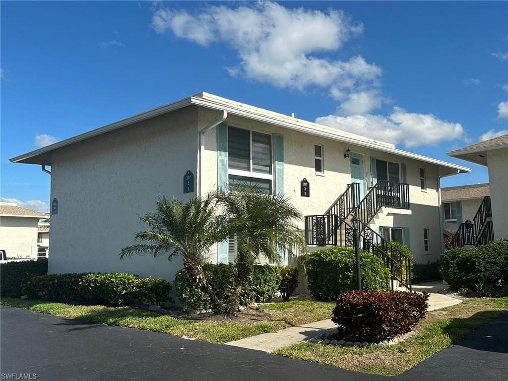 207 Palm DR 207-2 NAPLES, FL 34112