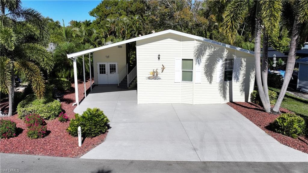 10015 Parkwood DR FORT MYERS, FL 33905