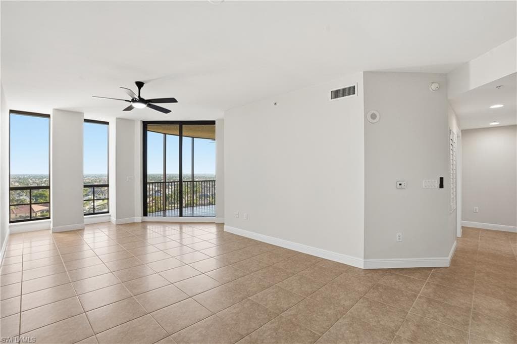 5793 Cape Harbour DR 1113 CAPE CORAL, FL 33914