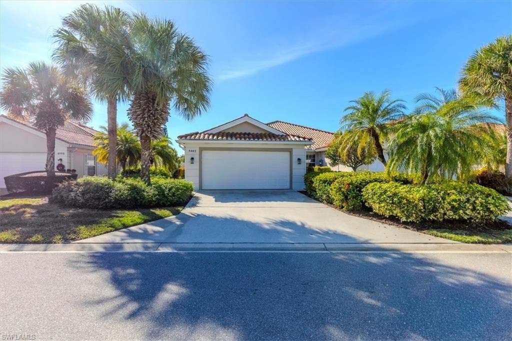 5002 Ventura CT NAPLES, FL 34109