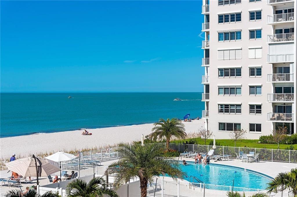 3443 Gulf Shore BLVD N 313 NAPLES, FL 34103
