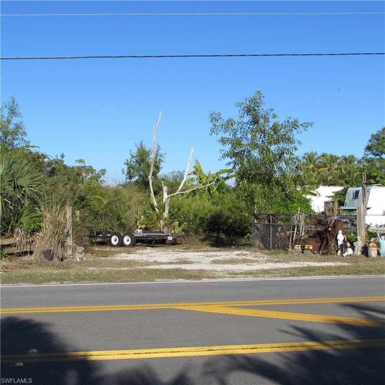 13560 / 13572 Stringfellow RD BOKEELIA, FL 33922
