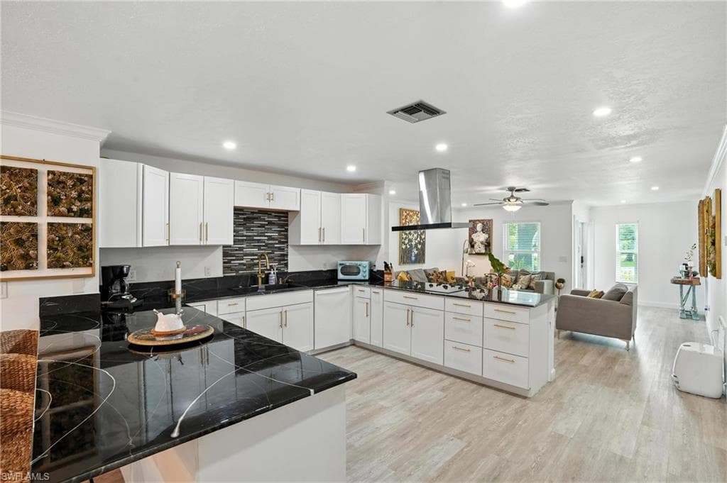3571 Santiago WAY NAPLES, FL 34105