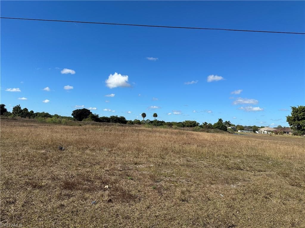 688 Bell BLVD S LEHIGH ACRES, FL 33974