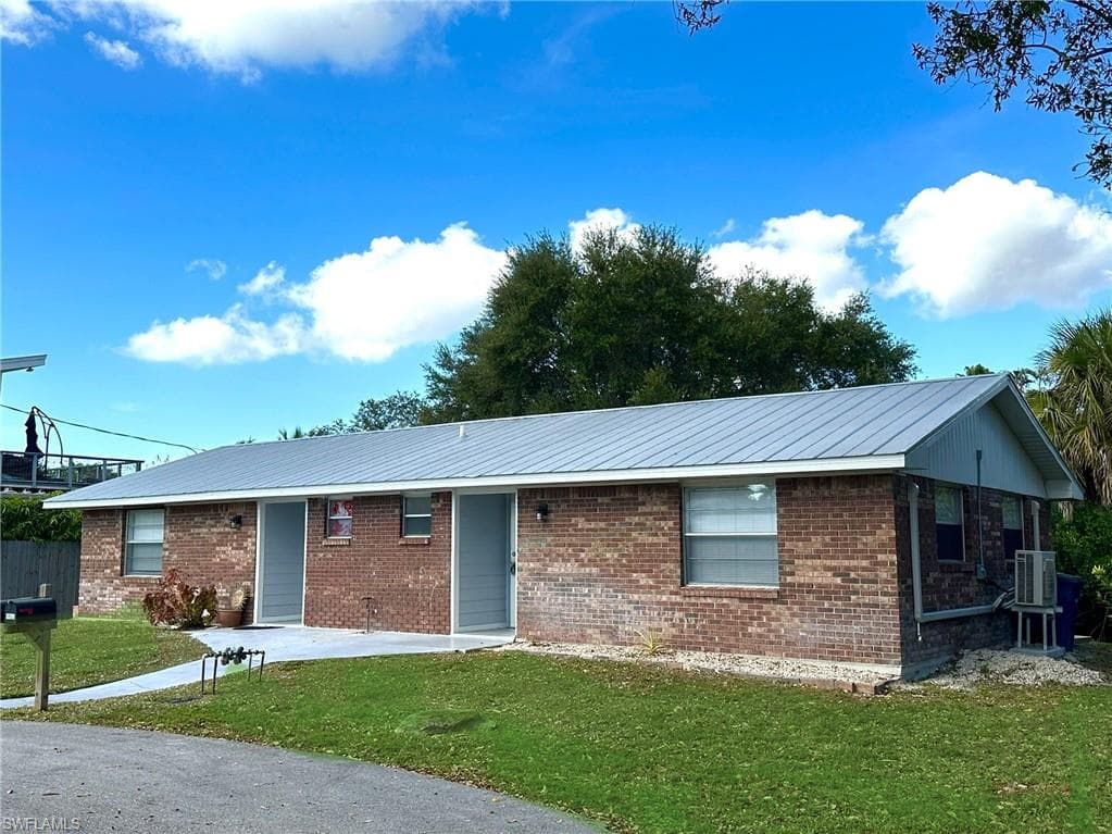 9805/9807 Montana CT BONITA SPRINGS, FL 34135