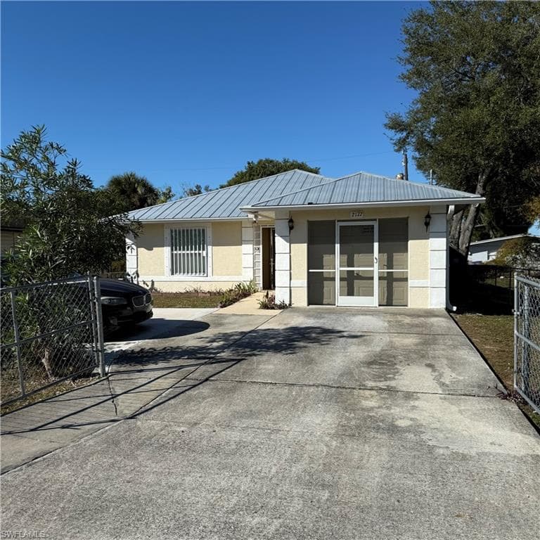 2172 Simon CT FORT MYERS, FL 33916