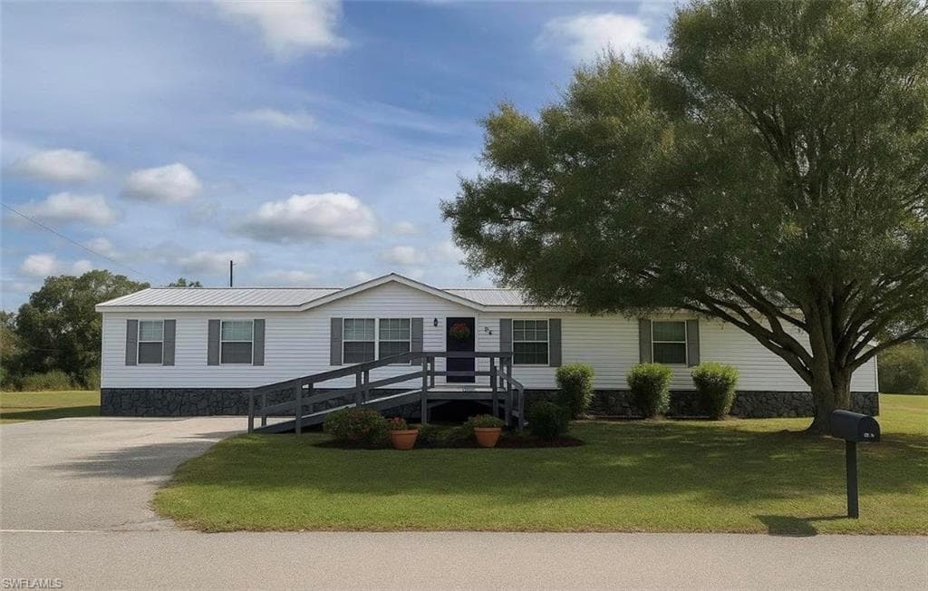 1086 Pine AVE MOORE HAVEN, FL 33471