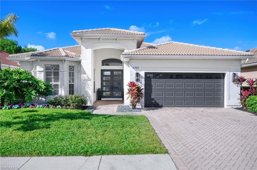 4797 Cerromar DR NAPLES, FL 34112