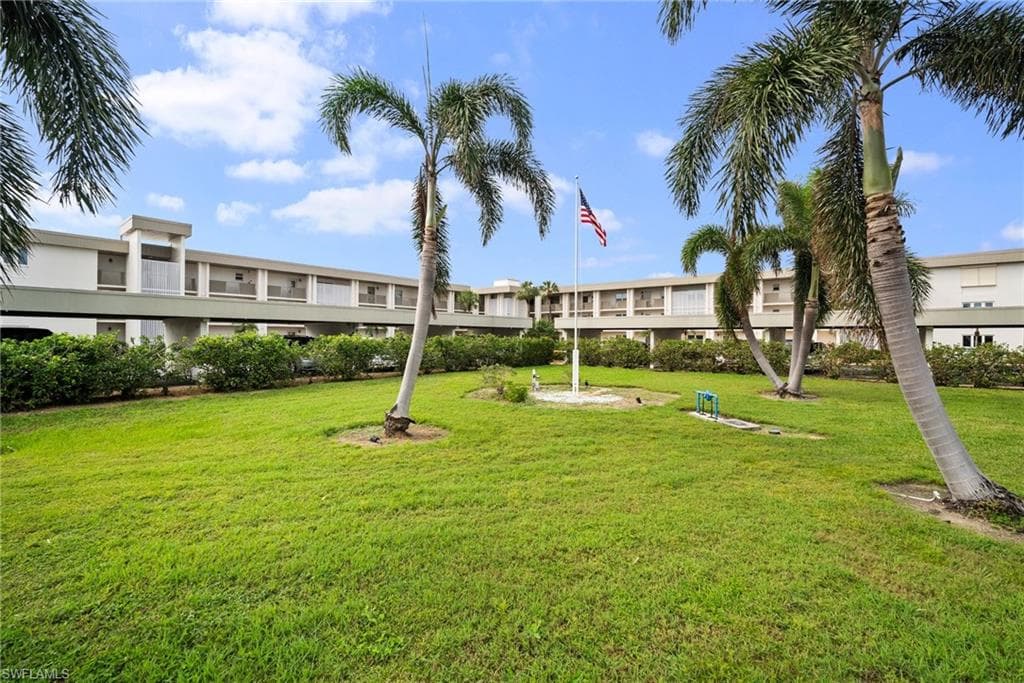 6102 Augusta DR 302 FORT MYERS, FL 33907