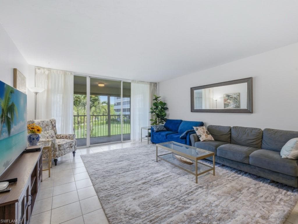3 Bluebill AVE 206 NAPLES, FL 34108