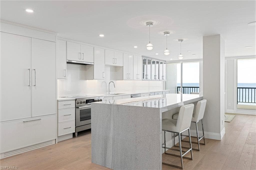 2382 Gulf Shore BLVD N 502 NAPLES, FL 34103