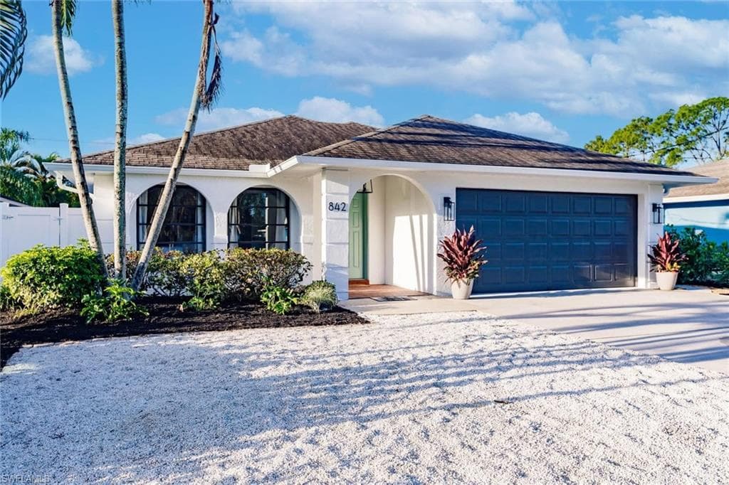 842 99th AVE N NAPLES, FL 34108