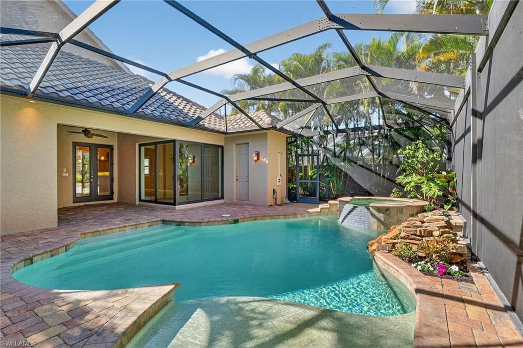 559 93rd AVE N NAPLES, FL 34108