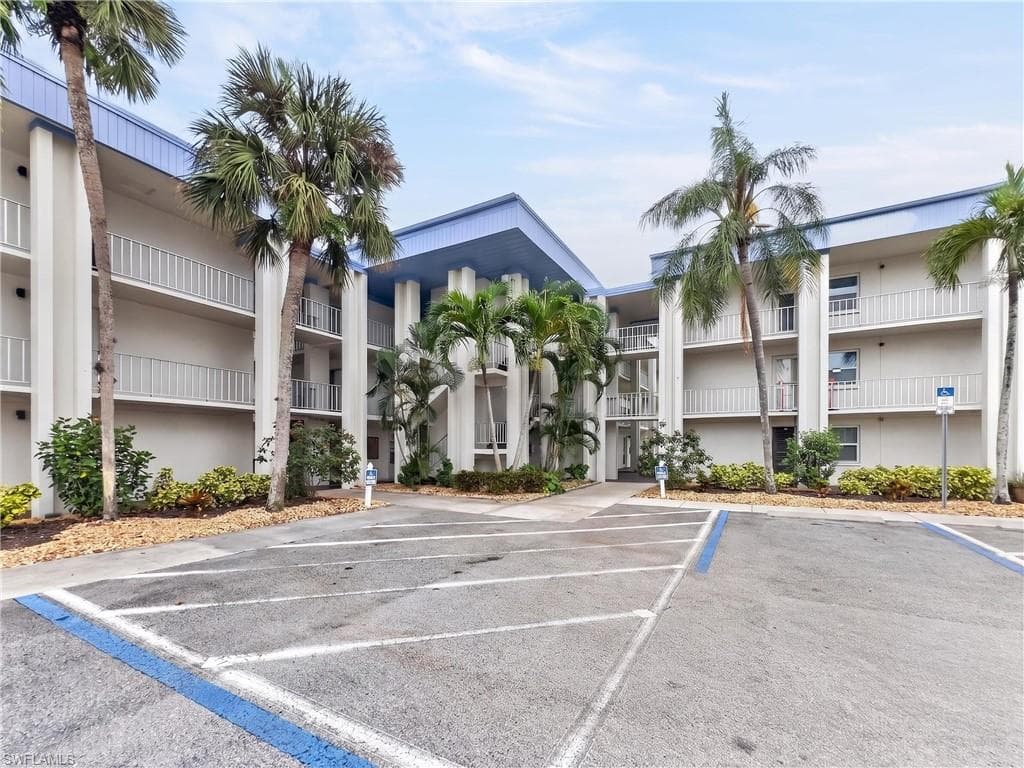 1624 Pine Valley DR 218 FORT MYERS, FL 33907