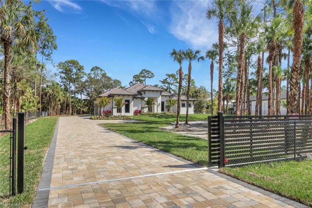 772 11th ST NW NAPLES, FL 34120