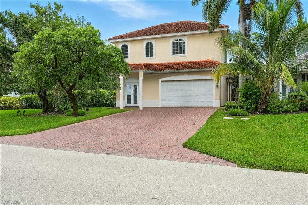 594 110th AVE N NAPLES, FL 34108
