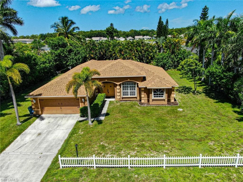 25452 Paradise RD BONITA SPRINGS, FL 34135