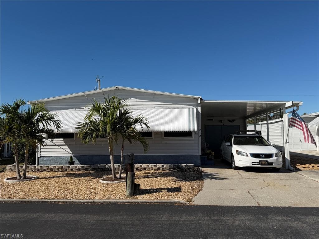 212 Cobblestone LN NORTH FORT MYERS, FL 33917