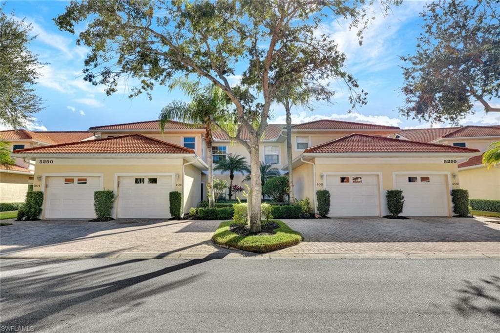 5250 Birmingham DR 201 NAPLES, FL 34110