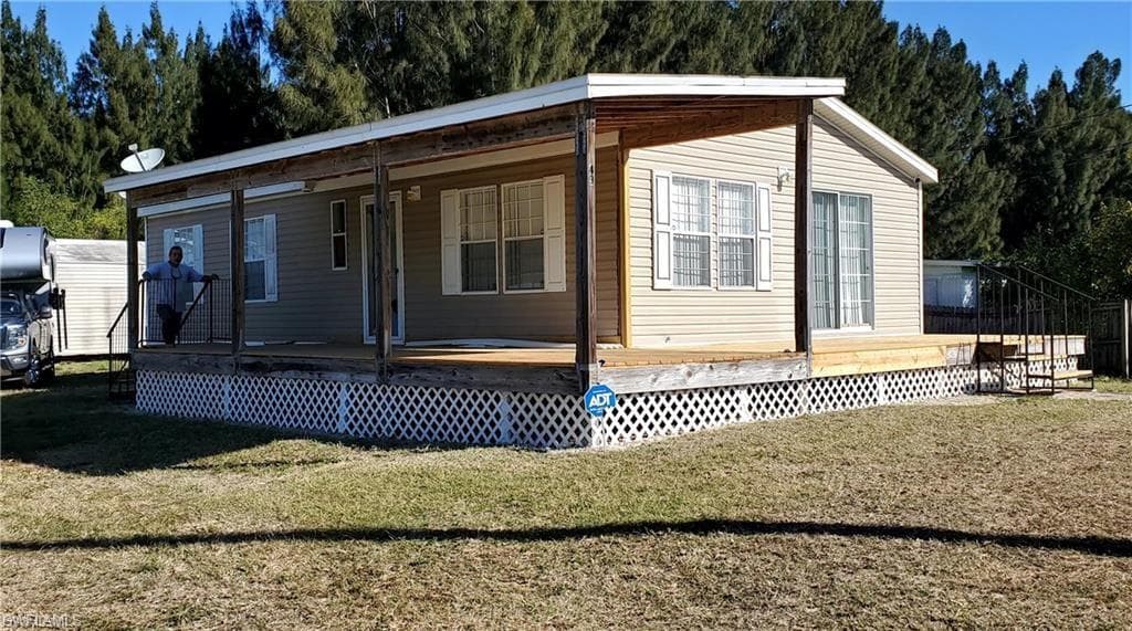 4998 Curlew DR ST. JAMES CITY, FL 33956