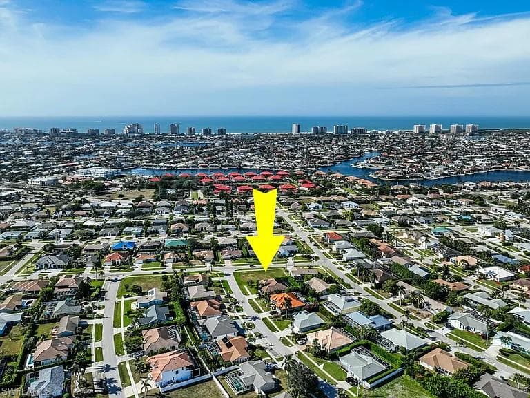 1318 Freeport AVE MARCO ISLAND, FL 34145