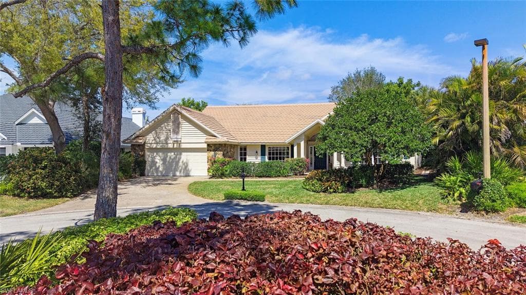 811 Arrowhead LN NAPLES, FL 34108