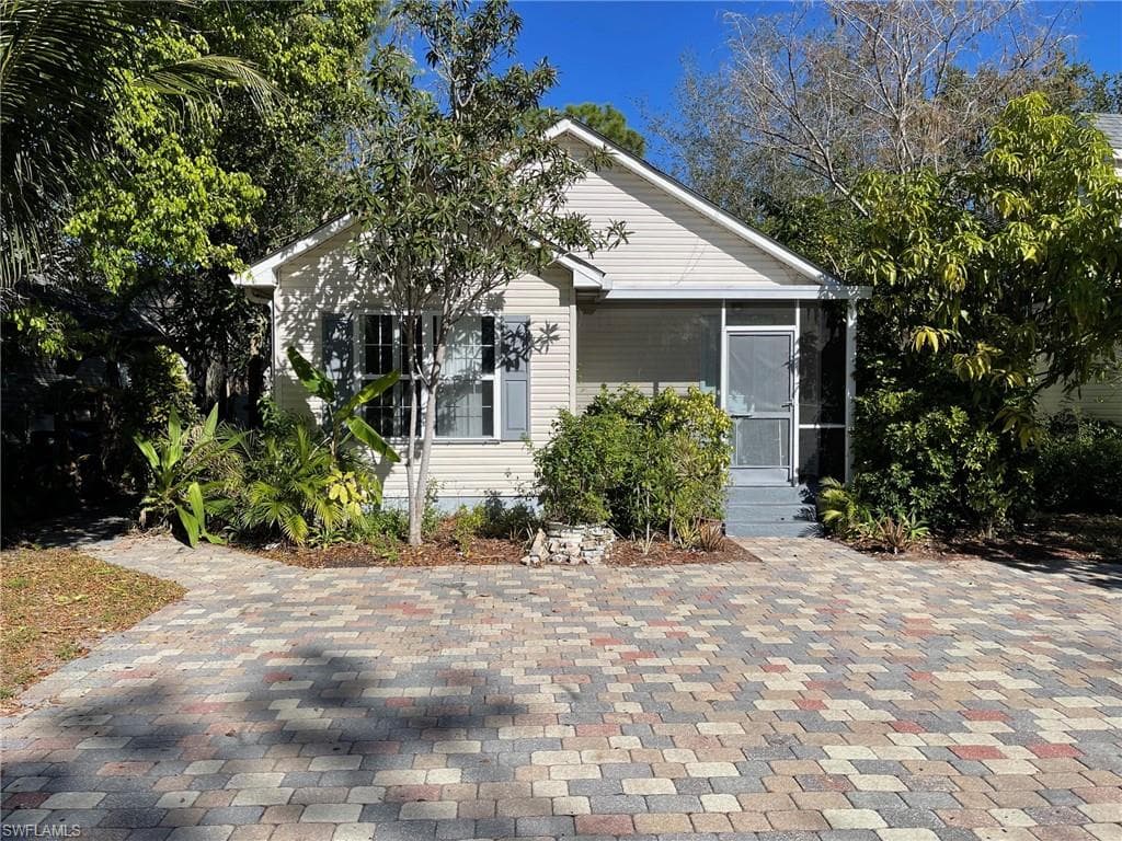 318 Leawood CIR NAPLES, FL 34104