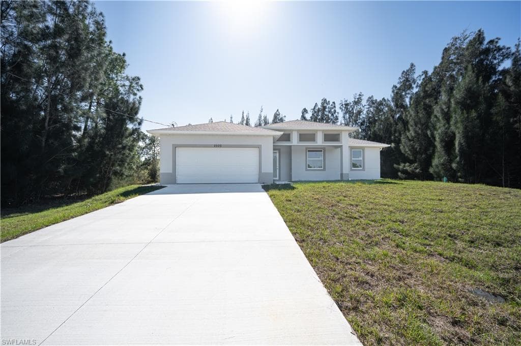 2502 14th ST LEHIGH ACRES, FL 33972