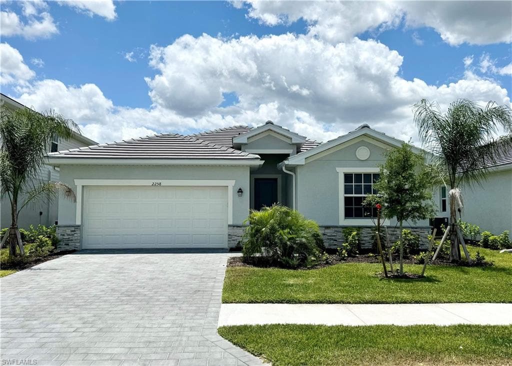 2258 Avocado LN NAPLES, FL 34120