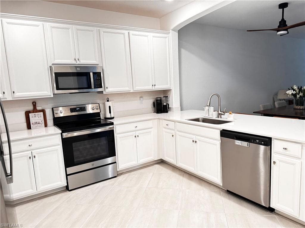 2084 Wellington ST NAPLES, FL 34120