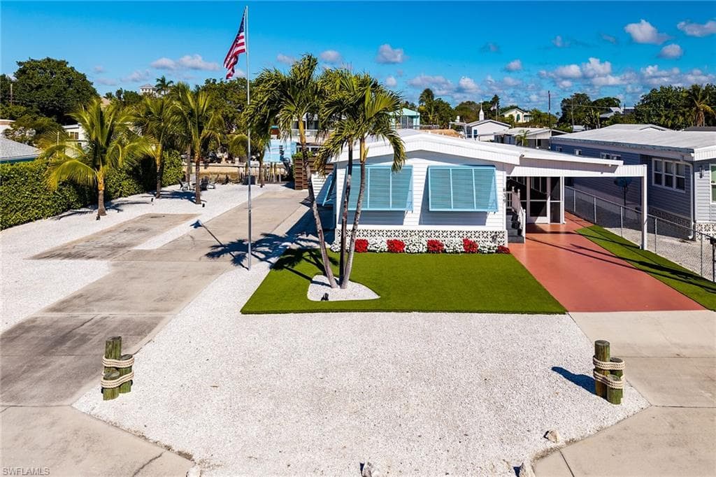 639 Palm AVE GOODLAND, FL 34140