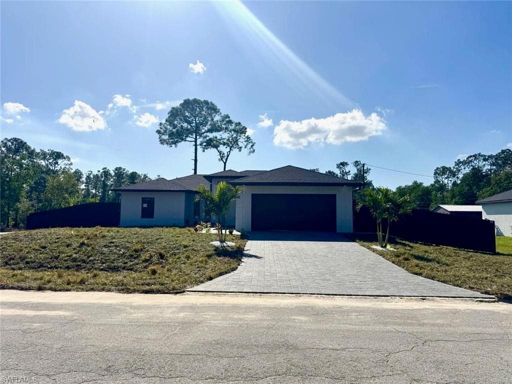 1206 E 11th ST LEHIGH ACRES, FL 33972