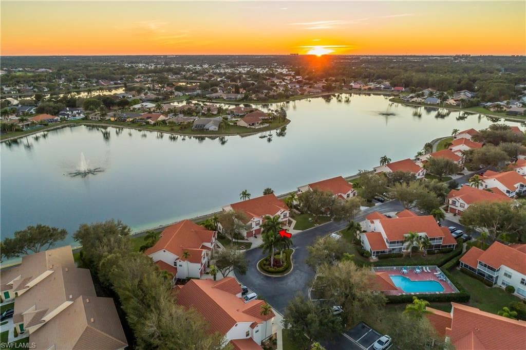 541 Windsor SQ 202 NAPLES, FL 34104