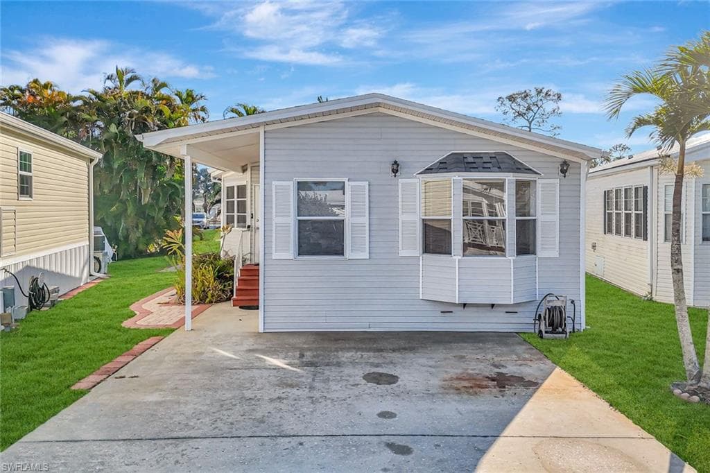 10827 Little Heron CIR ESTERO, FL 33928