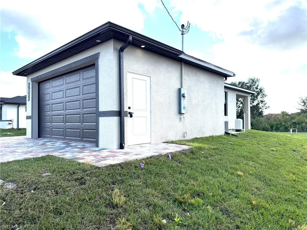 810 Magnolia AVE LEHIGH ACRES, FL 33972