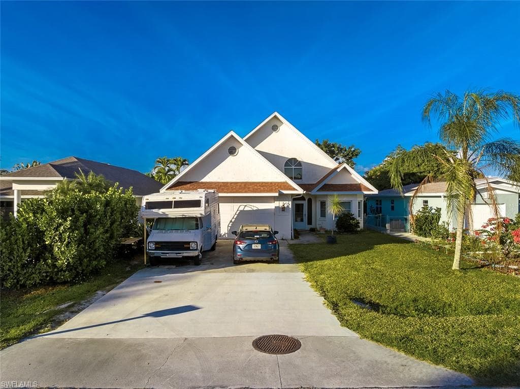 739 102nd AVE N NAPLES, FL 34108