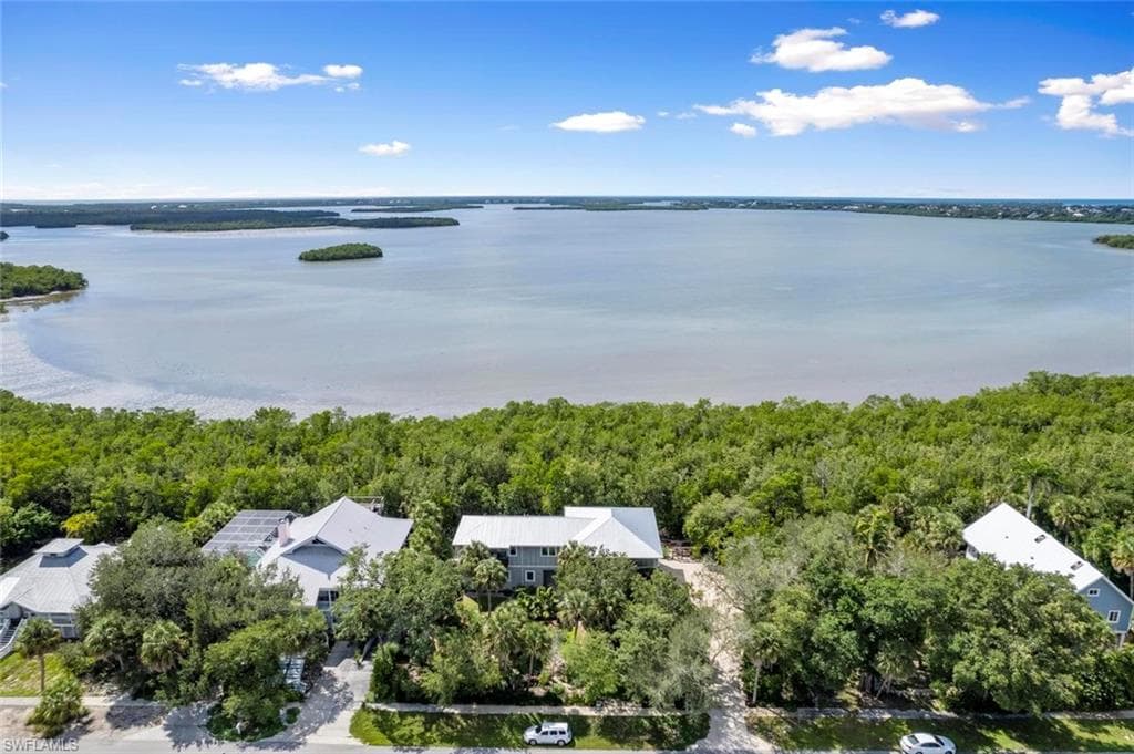 2001 Sheffield AVE MARCO ISLAND, FL 34145