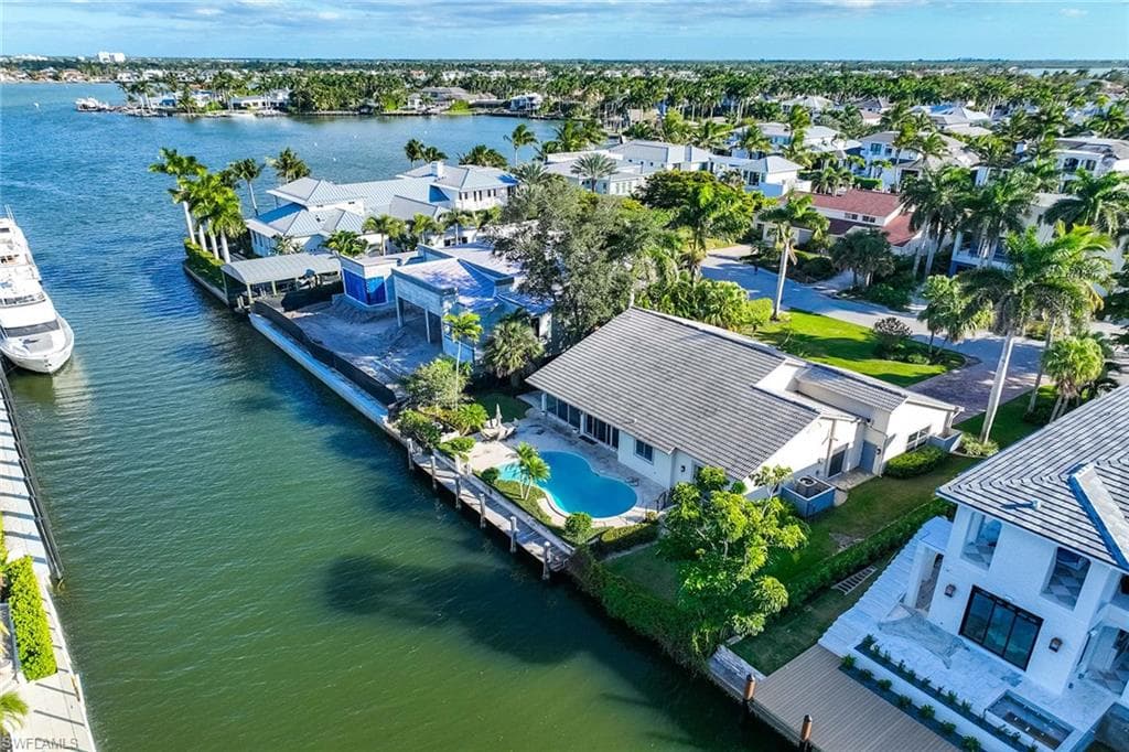 675 15th AVE S NAPLES, FL 34102