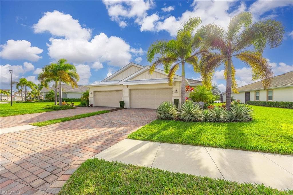 14610 Edgewater CIR NAPLES, FL 34114