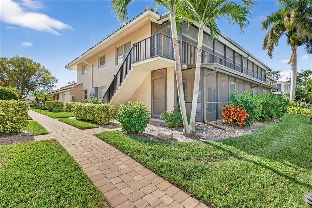 1523 Chesapeake AVE B4 NAPLES, FL 34102